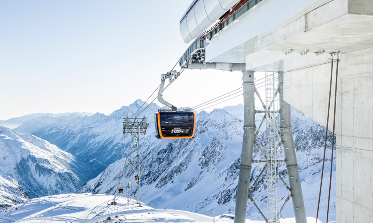 Bij mooi weer heb je vanuit de gondels van de 3S Eisgratbahn een weergaloos uitzicht over de Stubaier Gletscher. © TVB Stubai / André Schönherr