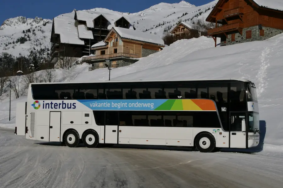 Buspendel naar de wintersport | WintersportOostenrijkGids.nl Met een buspendel reis je ontspannen naar je wintersportbestemming in Oostenrijk. © Interbus