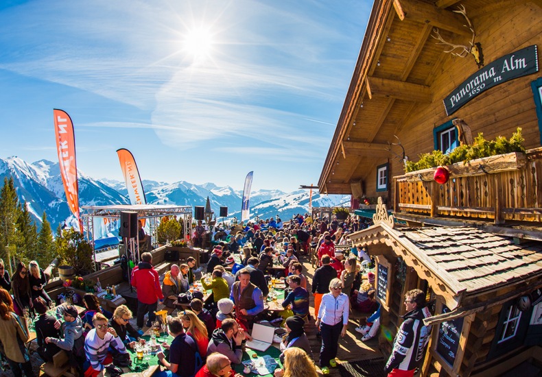De Dutch Week-evenementen zijn de perfecte manier om feesten en wintersport te combineren en zo het skiseizoen af te sluiten. © Summit Travel