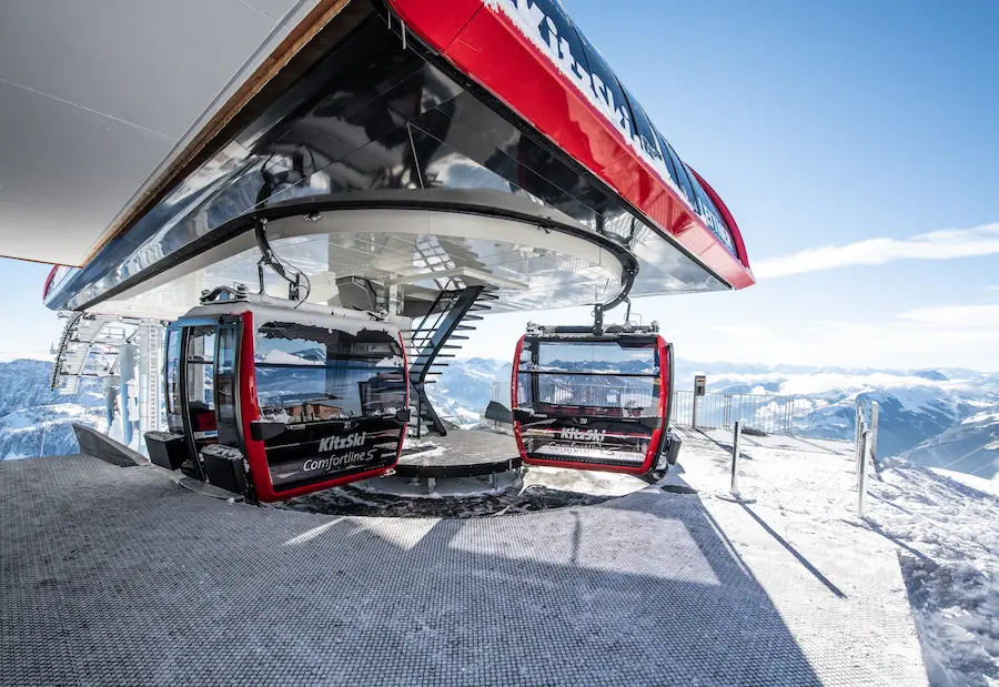 Nieuwe snelle gondels zoals deze zorgen er voor dat je je snel kriskras door skigebied KitzSki kunt verplaatsen. © KitzSki Werlberger