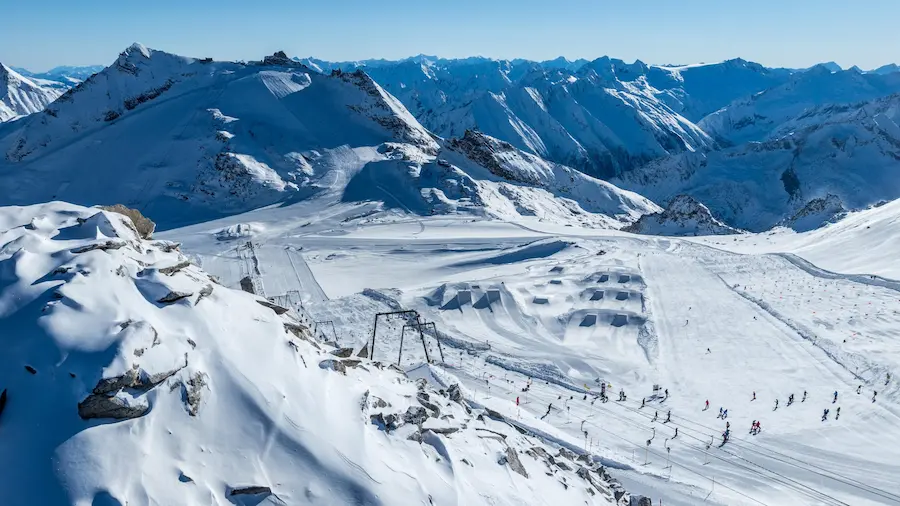 Op de Hintertuxer gletsjer ligt het hoogste snowpark van Oostenrijk. © monEpic / Visit Tirol 