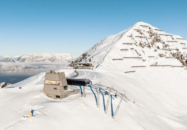 Het nieuwe bergstation van de Hornbahn 2000 en uitzichspunt Top of Alpbachtal © SkiJuwel Alpbachtal Wildschönau