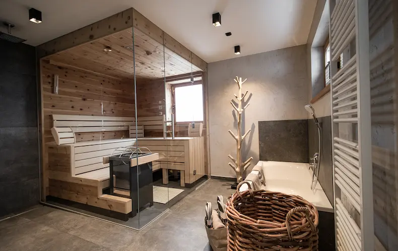 De chalets van het 4 sterren Hotel & Chalets Grosslehen hebben een privé-sauna. © Die Bergfreaks