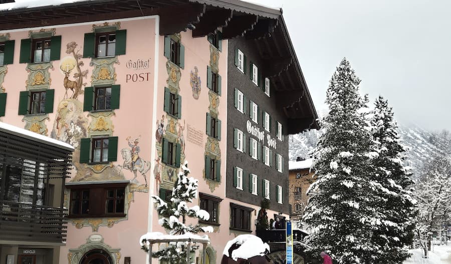 Skigebied Lech: het skigebied van de koninklijke familie is ook leuk voor gewone wintersporters | WintersportOostenrijkGids.nl Van alle hotels in Lech is Hotel Gasthof Post bij Nederlanders het bekendst. Dit is het hotel waar de Oranjes altijd vertoeven voor hun wintersportvakantie in Lech. © Wintersportoostenrijkgids.nl / Nico van Dijk