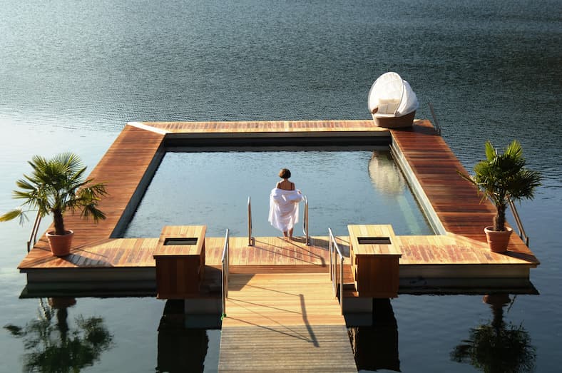 4* Superior Hotel Koller's: wellness sensatie aan de Millstätter See | WintersportOostenrijkGids.nl Een afgeschermd zwembad in de Millstätter See is het hele jaar door 28 graden. © Hotel Koller's
