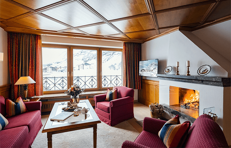 Grand Resort Hotel Zürserhof: superieure klasse, privacy en wellness aan de pistes van Zürs | WintersportOostenrijkGids.nl Een meer traditioneel ingerichte superior suite in hotel Zürserhof. © Marcel A. Mayer-Hoechst / Zürserhof