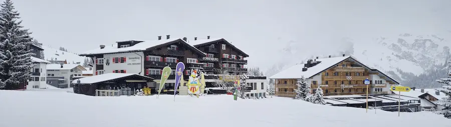 Skigebied Lech: het skigebied van de koninklijke familie is ook leuk voor gewone wintersporters | WintersportOostenrijkGids.nl Ski in ski out hotels in Oberlech. © Wintersportoostenrijkgids.nl / Nico van Dijk