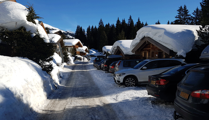 Veel chalets in Königsleiten zijn uitermate geschikt voor een skivakantie met een groep of met meerdere families. De chalets liggen vaak aan de piste of vlak daarbij. © WintersportOostenrijkGids.nl