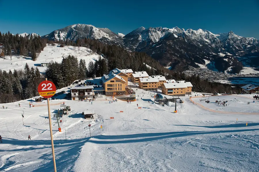 Wintersport in Oostenrijk met Landal: Vijf familievriendelijke bestemmingen | WintersportOostenrijkGids.nl Landal Brandnertal is een ski in ski out vakantiepark in de Oostenrijkse deelstaat Vorarlberg. © Landal