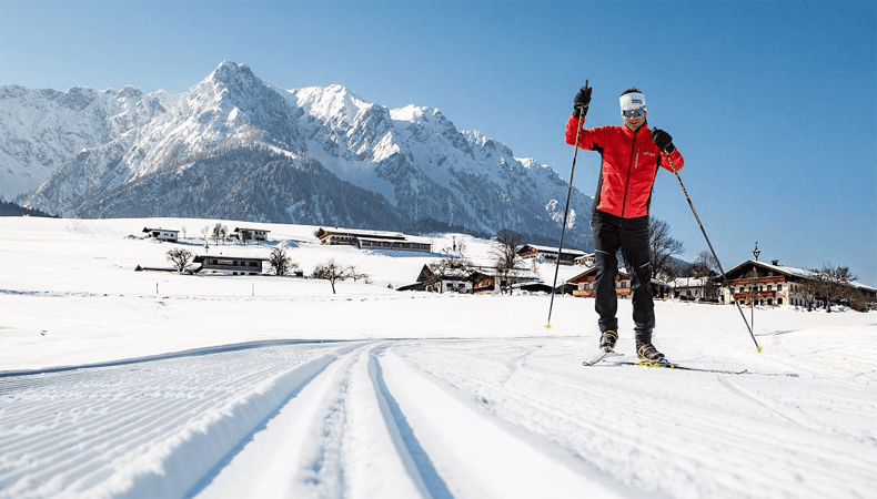 Wintersport in Kaiserwinkl: familieskigebied en 120 km langlaufloipen rond Kössen, Walchsee en Schwendt
