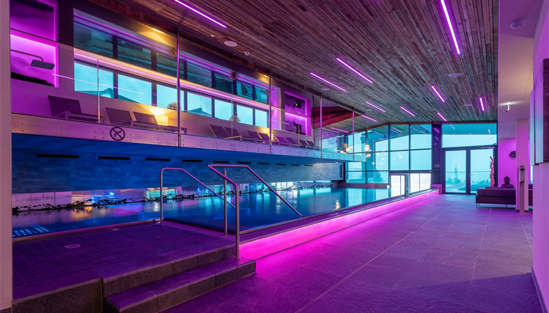 Ook het FelsenBad&Spa en het aparte kinderzwembad worden op duurzame wijze verwarmd. © My Alpenwelt Resort
