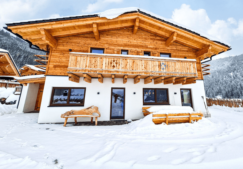 Ski in ski out in Forstau: chaletpark Almdorf Fageralm. © Summit Travel