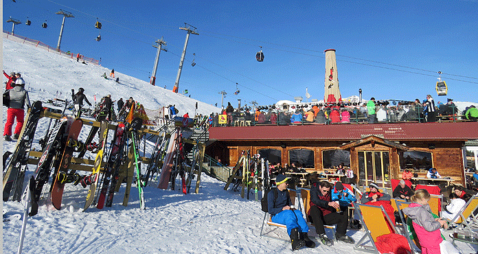 De après-ski, zoals hier bij Seppi's, is voor sommige mensen belangrijker dan skiën in Gerlos. © WintersportOostenrijkGids.nl