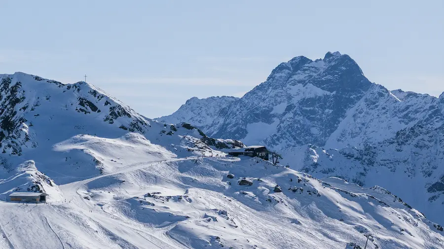 Skigebied Hochzeiger: fijn familieskigebied in het Pitztal | WintersportOostenrijkGids.nl De 8-persoons Hochzeiger 2.5 stoeltjeslift is in de winter van 2021-2022 geopend. © TVB Pitztal/ Severin Wegener