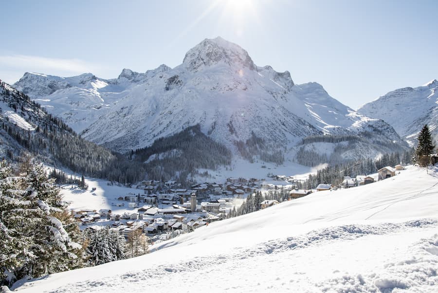 Skigebied Lech: het skigebied van de koninklijke familie is ook leuk voor gewone wintersporters | WintersportOostenrijkGids.nl Het mondaine Lech is een van oudsher bekend skigebied in Vorarlberg. © Lech Zürs Tourismus/ Bernadette Otter