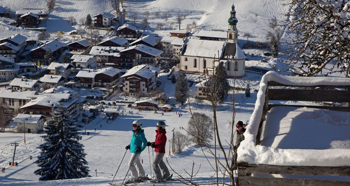 wintersport in Oberau: skipisten tot in het dorp