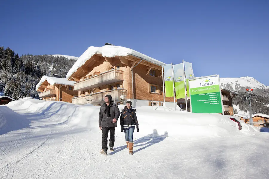 Wintersport in Oostenrijk met Landal: Vijf familievriendelijke bestemmingen | WintersportOostenrijkGids.nl Landal Hochmontafon in Gargellen ligt aan de piste © Landal
