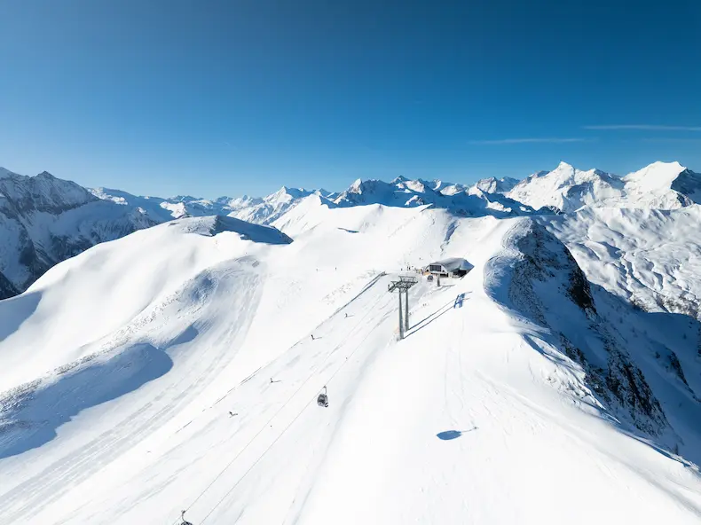 Winter in het Raurisertal: beleef 3 topervaringen | WintersportOostenrijkGids.nl Vanaf het bergstation op de Schwarzwand op 2194 meter hoogte heb je een prachtig uitzicht. © Hochalmbahnen AG / Tourismusverband Rauris.