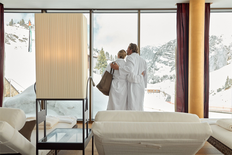 Na een dag op de pistes in skigebied Arlberg kun je heerlijk ontspannen in de Aureus Spa van het Zürserhof. © Dominik CINI (Hotel Zürserhof)